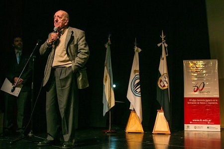 Alberto Maiztegui emocionó al público en el cierre del acto (Prensa IB).